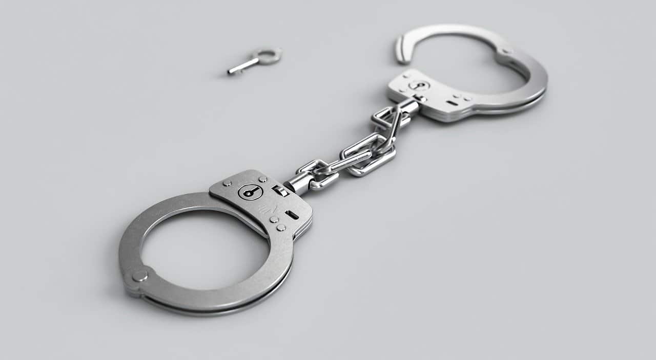 handcuffs-3655288_1280