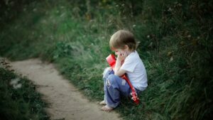 sad-boy-child-in-a-white-t-shirt-sits-on-the-trail-9Z9KN2C-e1617610546458